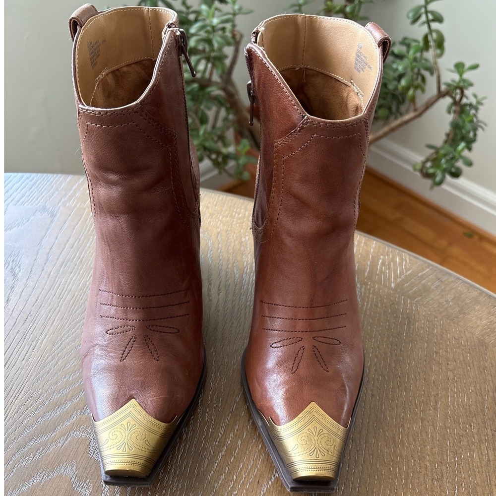GB Gianni Bini Brown Leather Western Ankle Boots Gold Toe Cap Pointed Toe 8M